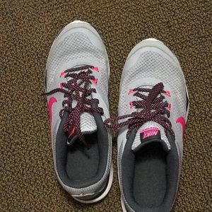 nike training tennis shoes